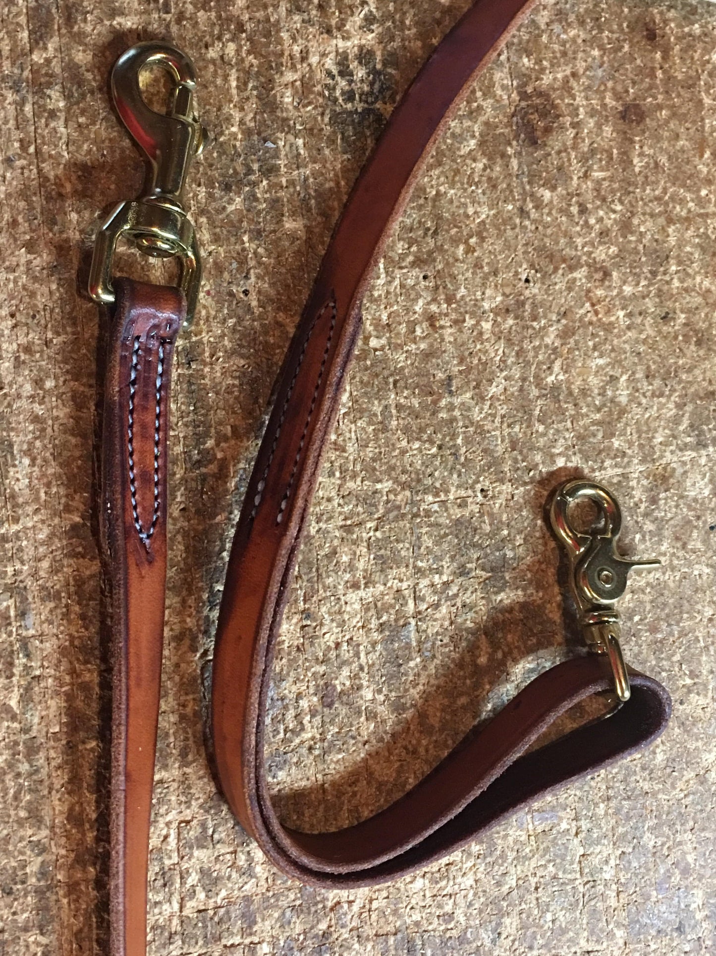 Premium Handcrafted 4' Leather Dog Leash - Durable & Stylish for Outdoor Adventures